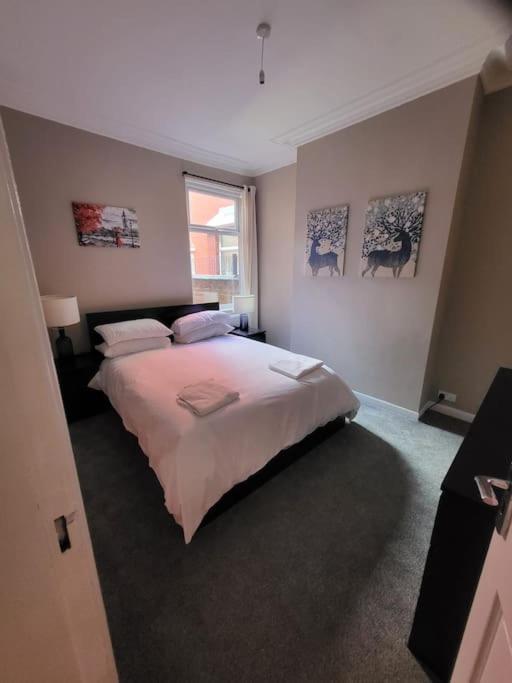 4 Bedroom House, 8 Min To City! Manchester Exterior foto