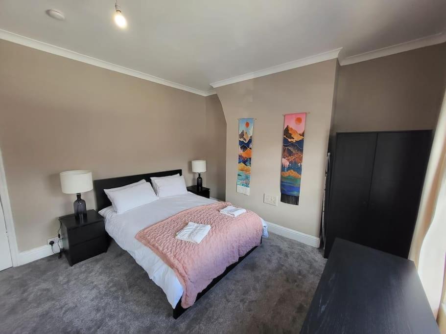 4 Bedroom House, 8 Min To City! Manchester Exterior foto