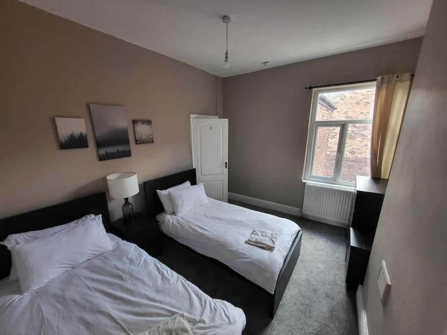 4 Bedroom House, 8 Min To City! Manchester Exterior foto