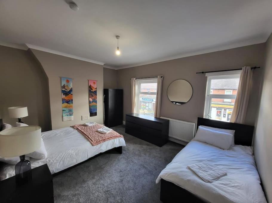 4 Bedroom House, 8 Min To City! Manchester Exterior foto